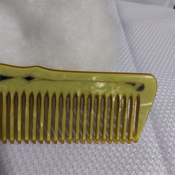 Vintage Comb with Art Deco Designs 7 3/4\